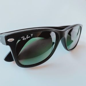 Ray-Ban Wayfarer Classic Polarized Sunglasses